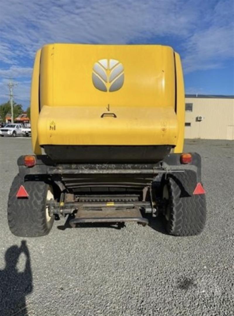 Photo 3. New Holland Roll-Belt 150 round baler