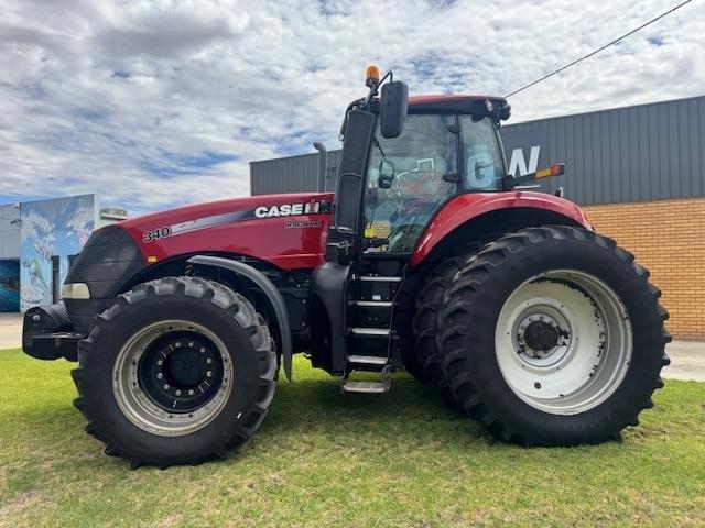 Photo 3. CASE IH MAGNUM 340 Tractor