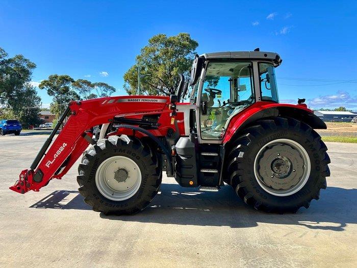 Photo 3. Massey Ferguson 7S.155 Dyna-6