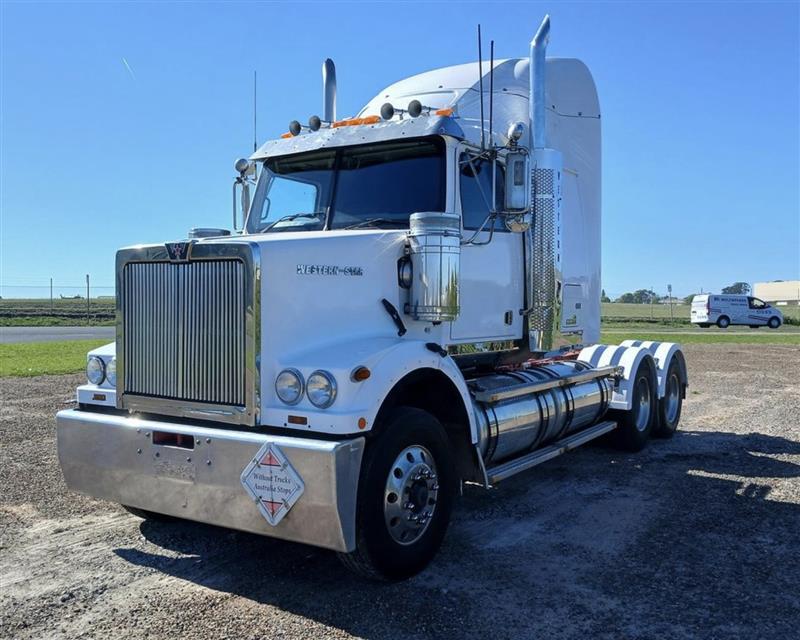 Photo 3. Western Star 4800 FX prime mover