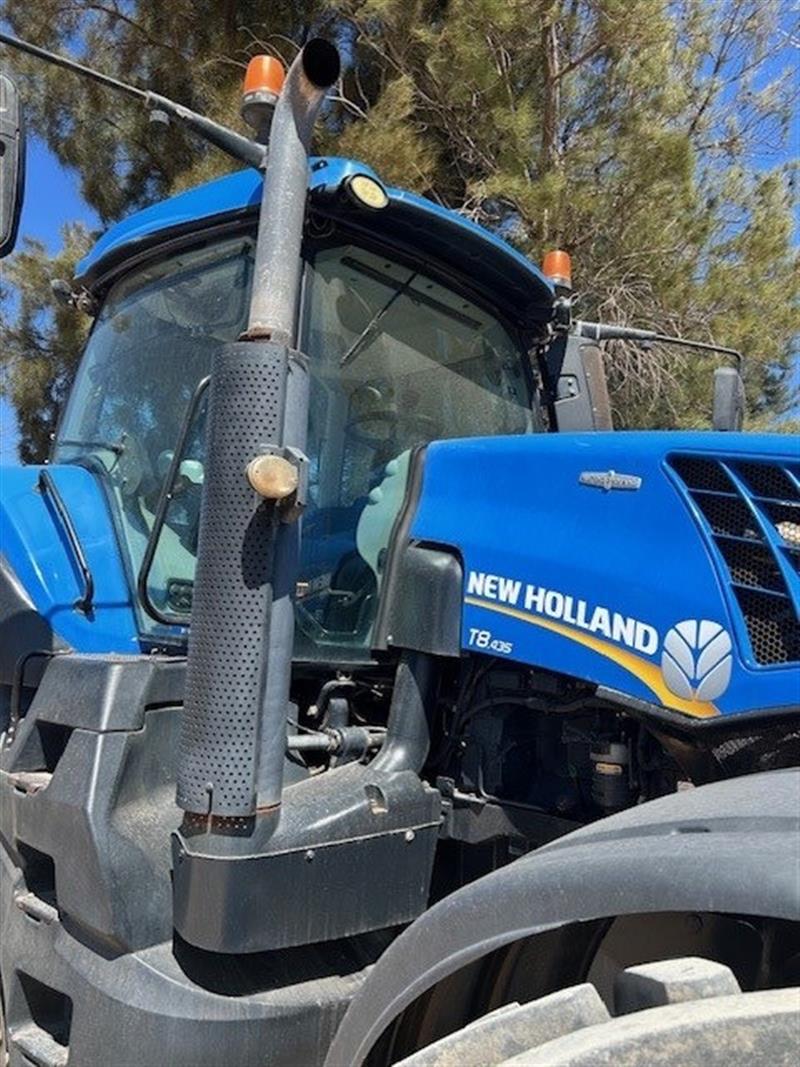 Photo 3. New Holland T8.435 Tracked tractor