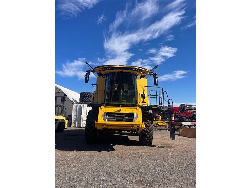 Photo 3. NEW HOLLAND CR9.90 