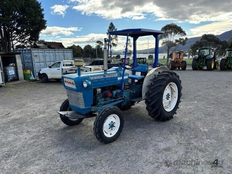 Photo 3. Ford 2000