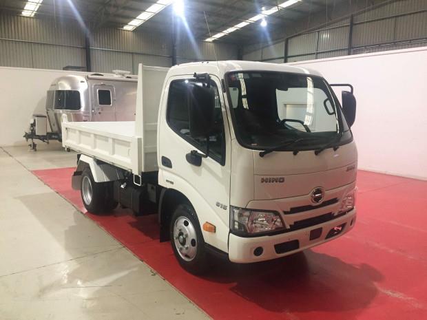 Photo 3. Hino 616 - 300 Series Tipper