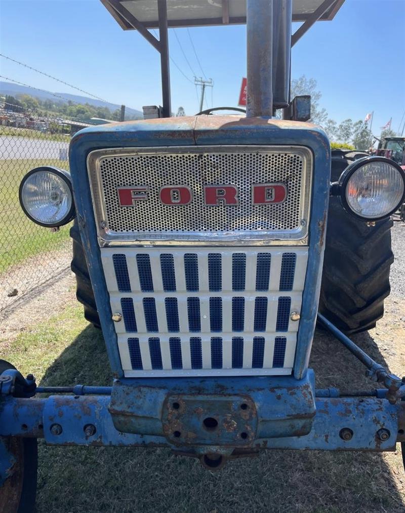 Photo 3. Ford 4000 2wd tractor