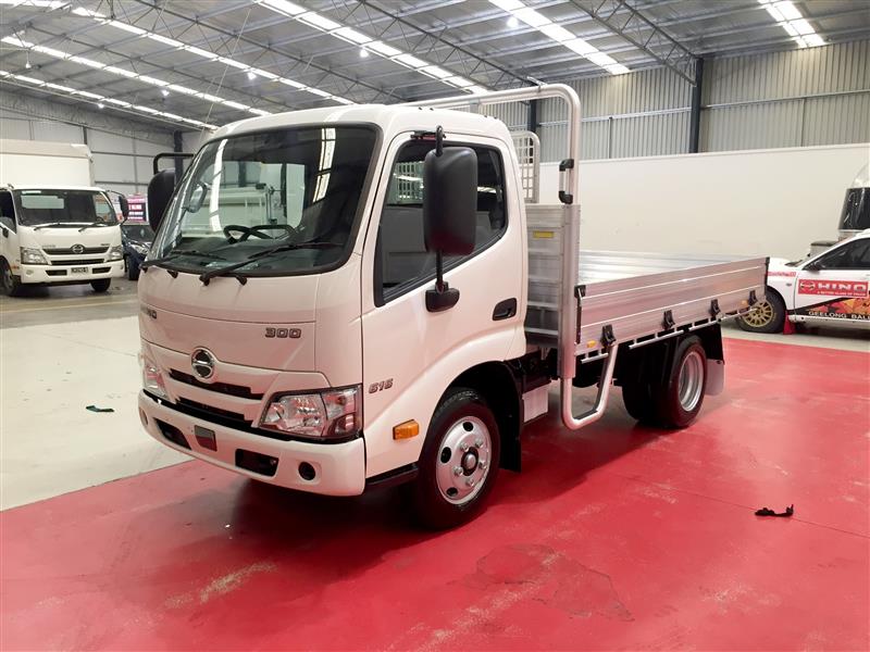 Photo 3. Hino 616 - 300 Series Tray