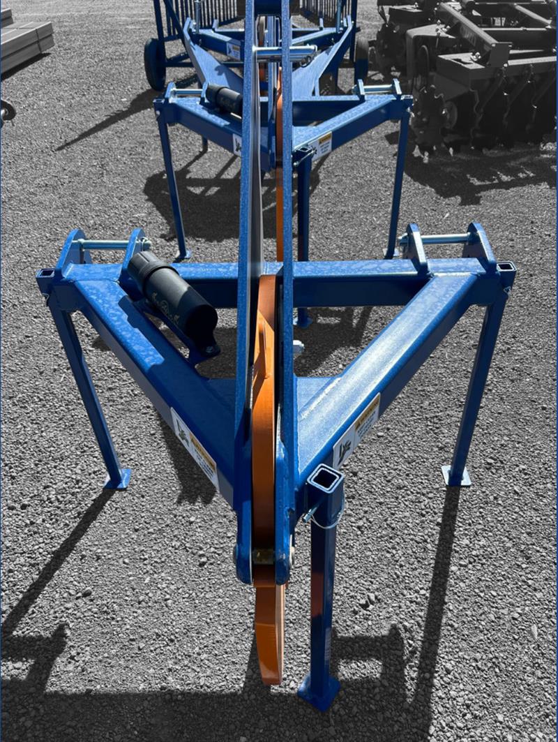 Photo 3. Grizzly RL001 Single-Tine Ripper