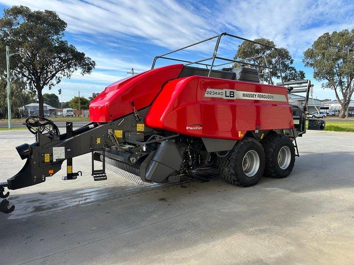 Photo 3. Massey Ferguson Lb 2234Xdtc