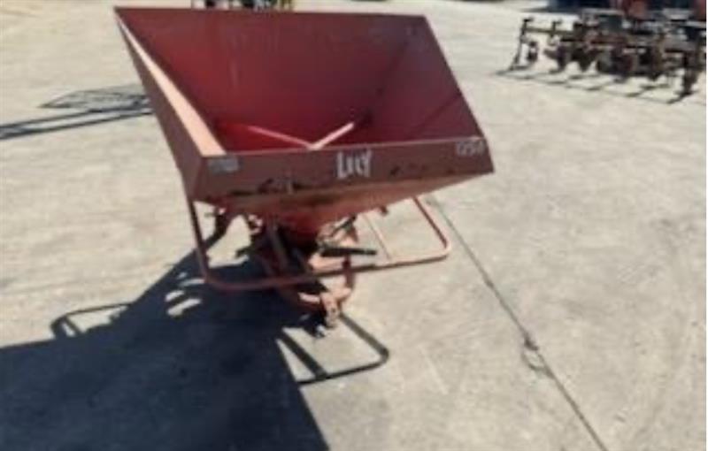 Photo 3. Lely 1250 spreader