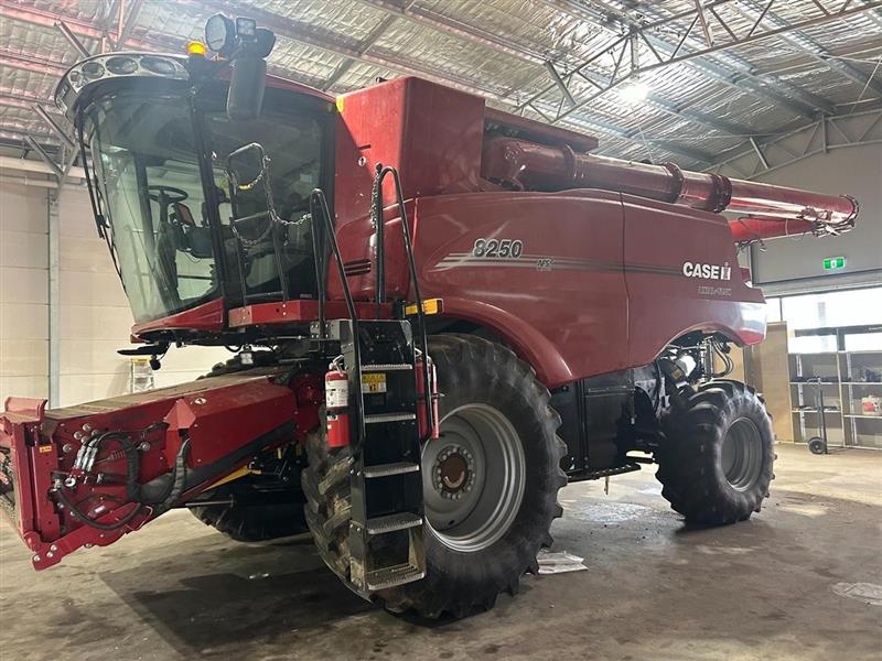 Photo 3. CASE IH 8250