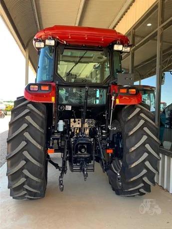 Photo 3. CASE IH FARMALL 110JX