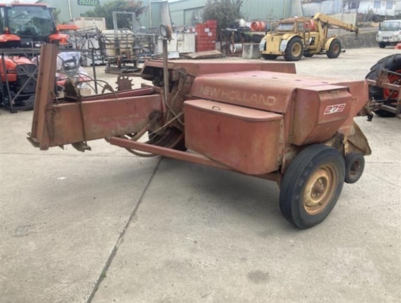 Photo 3. New Holland 275 rectangular Baler