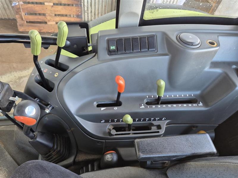Photo 3. CLAAS AXOS 320 Tractor