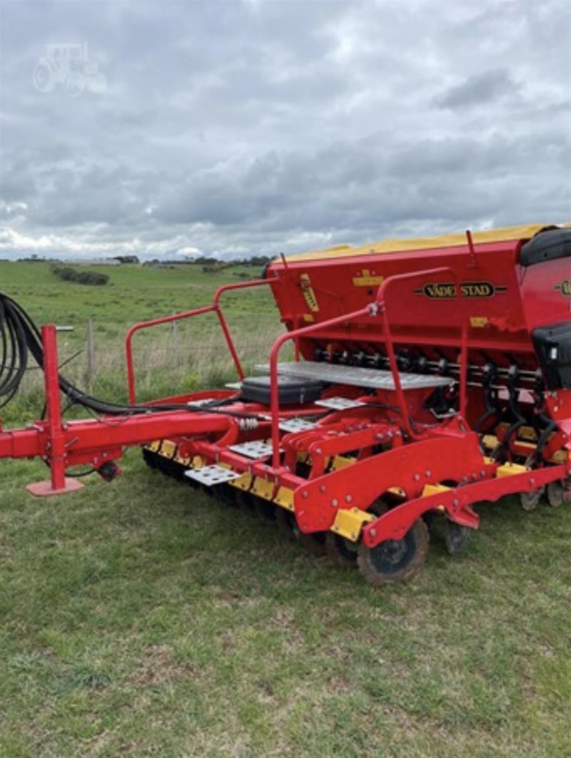 Photo 3. Vaderstad RD300C airseeder