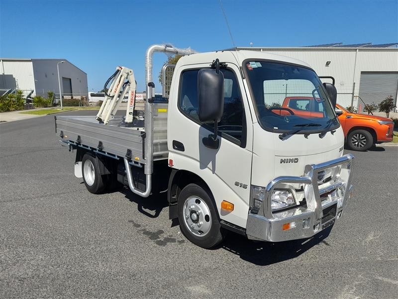 Photo 3. Hino 616 - 300 Series Tray