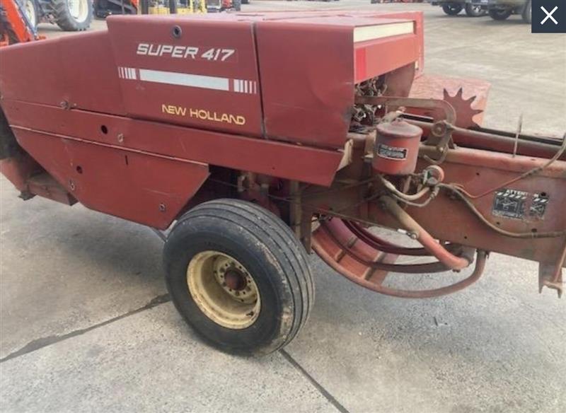 Photo 3. New Holland Super 417 square baler