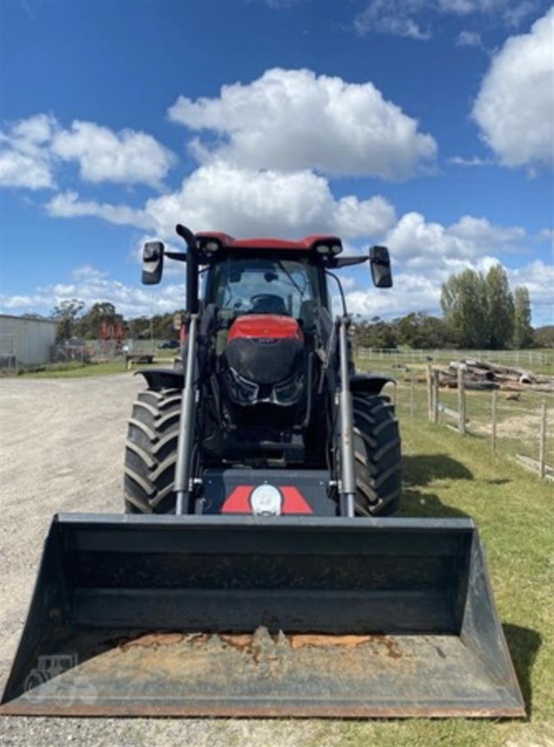 Photo 3. Case IH Maxxum 135 tractor