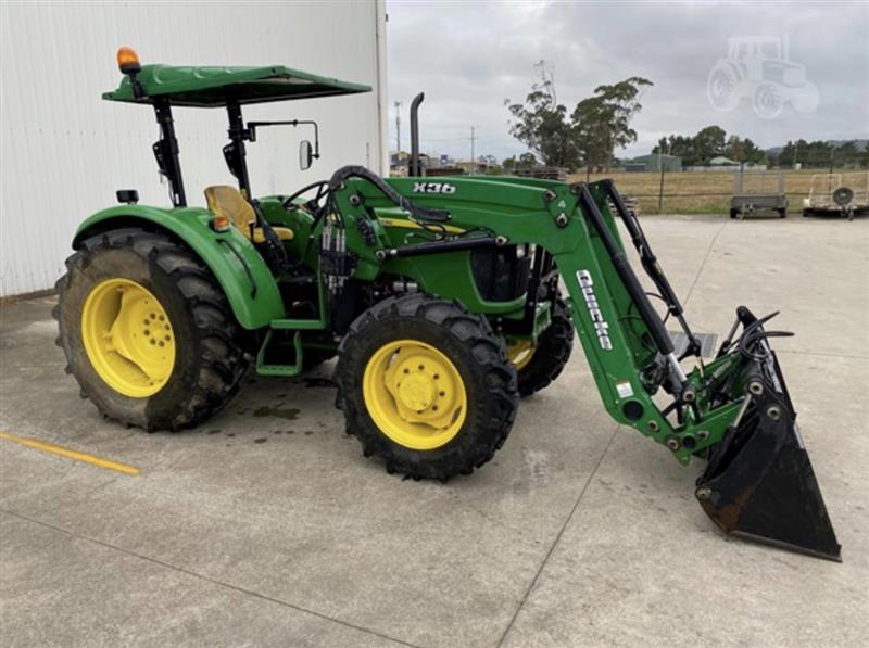 Photo 3. John Deere 5075E tractor