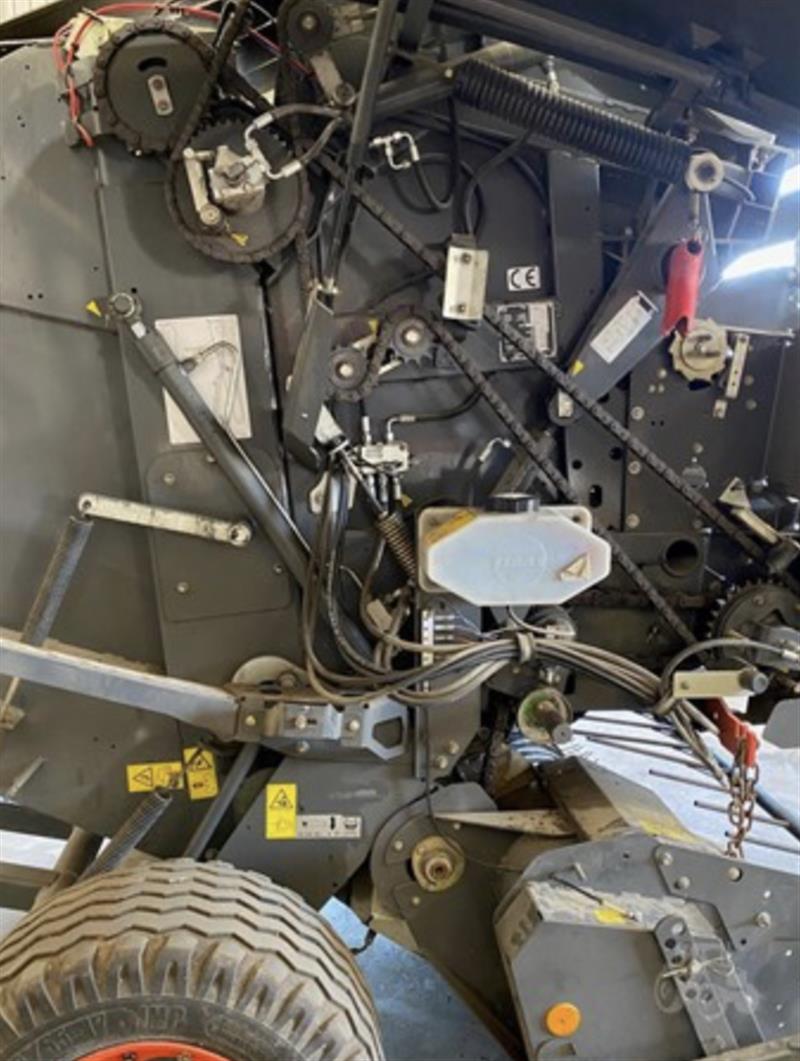 Photo 3. Claas Variant 460RF round baler