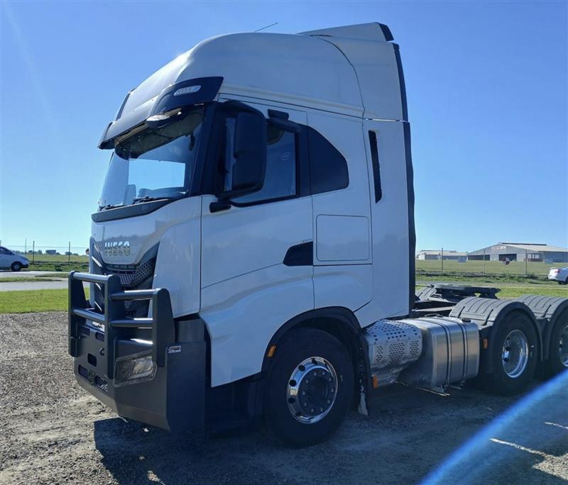 Photo 3. Iveco S-Way AS700 prime mover