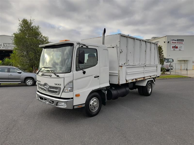 Photo 3. Hino FD 1018 Tipper