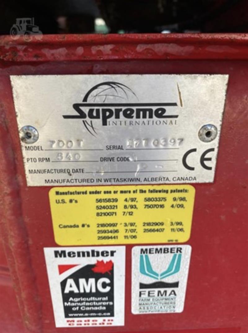 Photo 3. Supreme INTL 700T mixer wagon