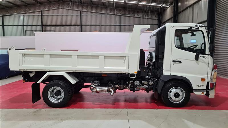 Photo 3. Hino FC 1124 Tipper