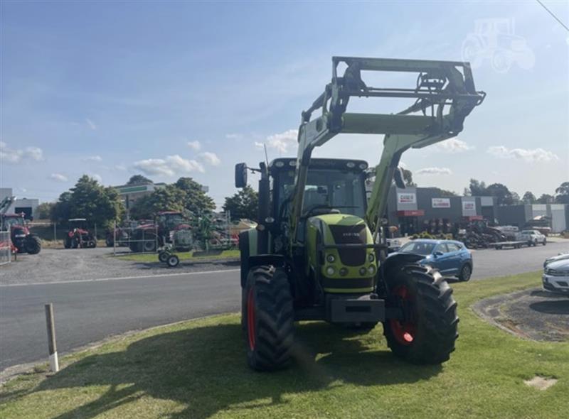 Photo 3. Claas Arion 510 tractor