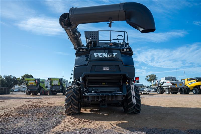 Photo 3. Fendt IDEAL 9T Gen 3 Combine harvester