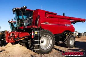 Photo 3. CASE IH 9250 combine harvester and CASE IH DXRC40 front
