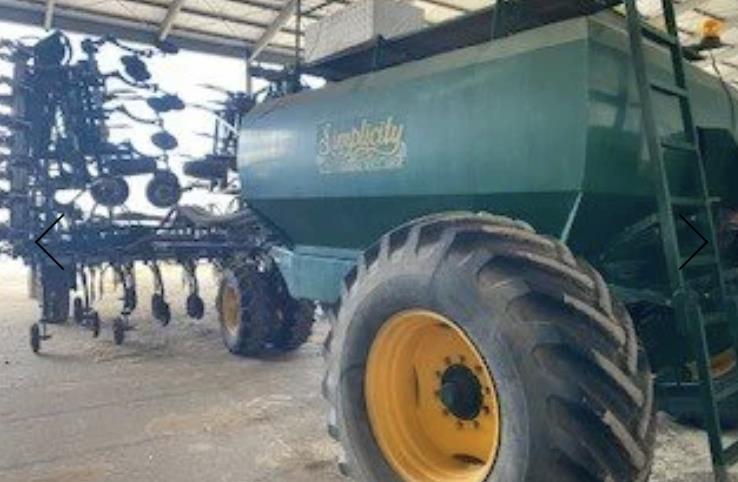 Photo 3. John Shearer 50' universal hydraulic tyne bar with 12000L 3bin apolo electric rate simplicity airseederJohn Shearer 50' universal hydraulic tyne bar with 12000L 3bin apolo electric rate simplicity airseeder