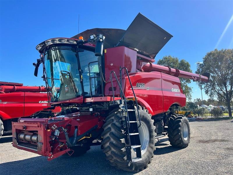 Photo 3. 2021 CASE IH 8250 