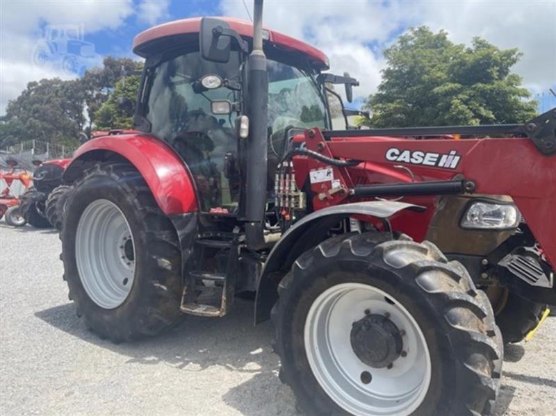 Photo 3. Case IH Maxxum 140 tractor