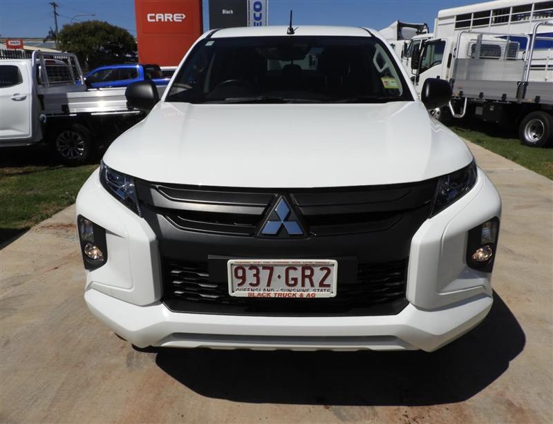 Photo 3. Mitsubishi Triton GLX MR cab truck