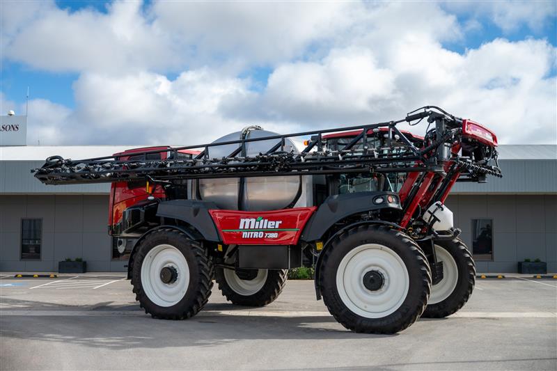 Photo 3. Miller Nitro 7380 Boom Spray