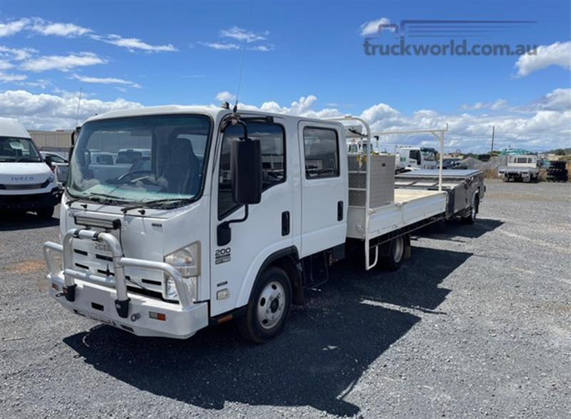 Photo 3. Isuzu NNR Table / Tray Top truck