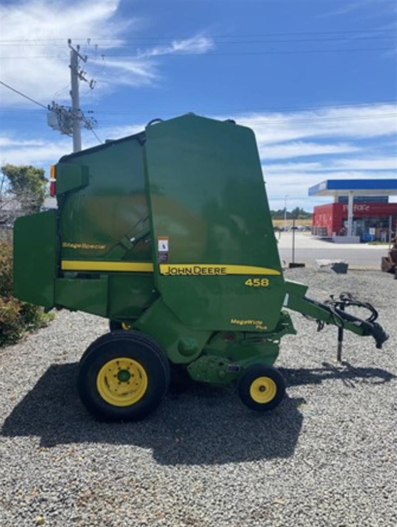 Photo 3. John Deere 458 round baler