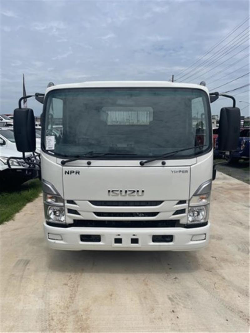 Photo 3. Isuzu NPR75-190 truck