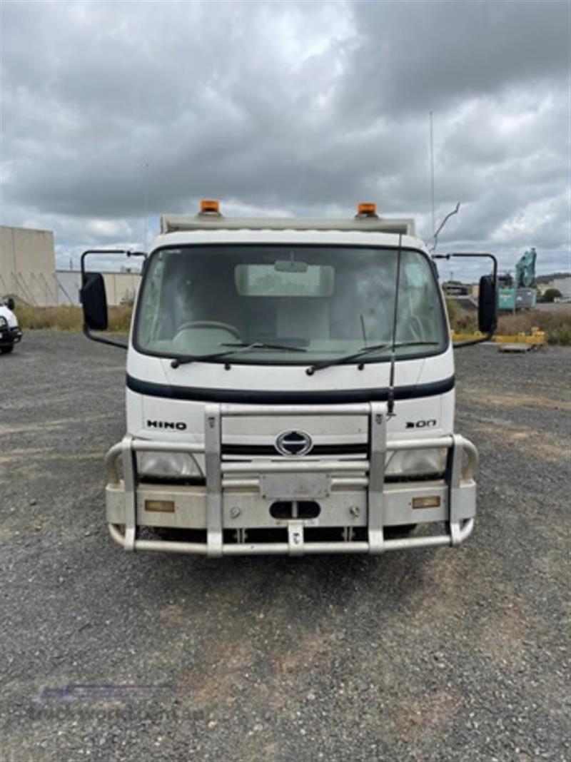 Photo 3. Hino 300 Series 816 Tipper truck