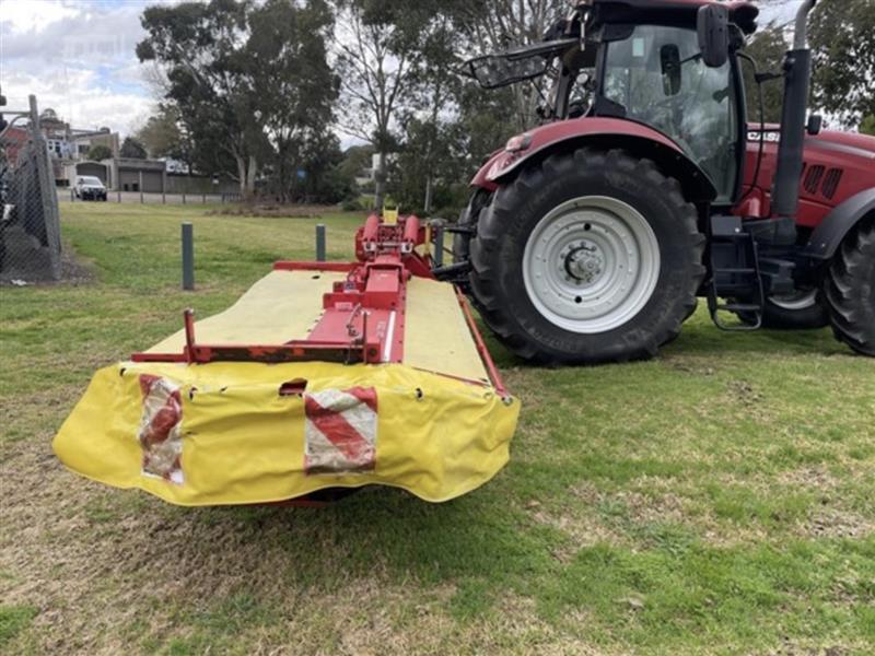 Photo 3. Pottinger 305H windrower