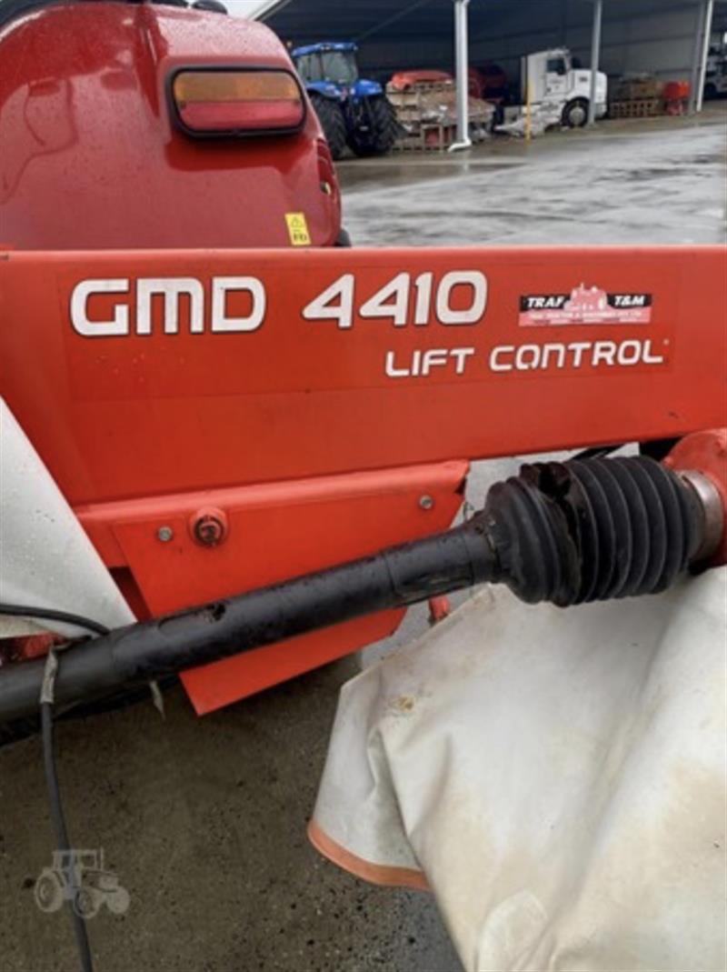 Photo 3. Kuhn GMD4410 hay mower