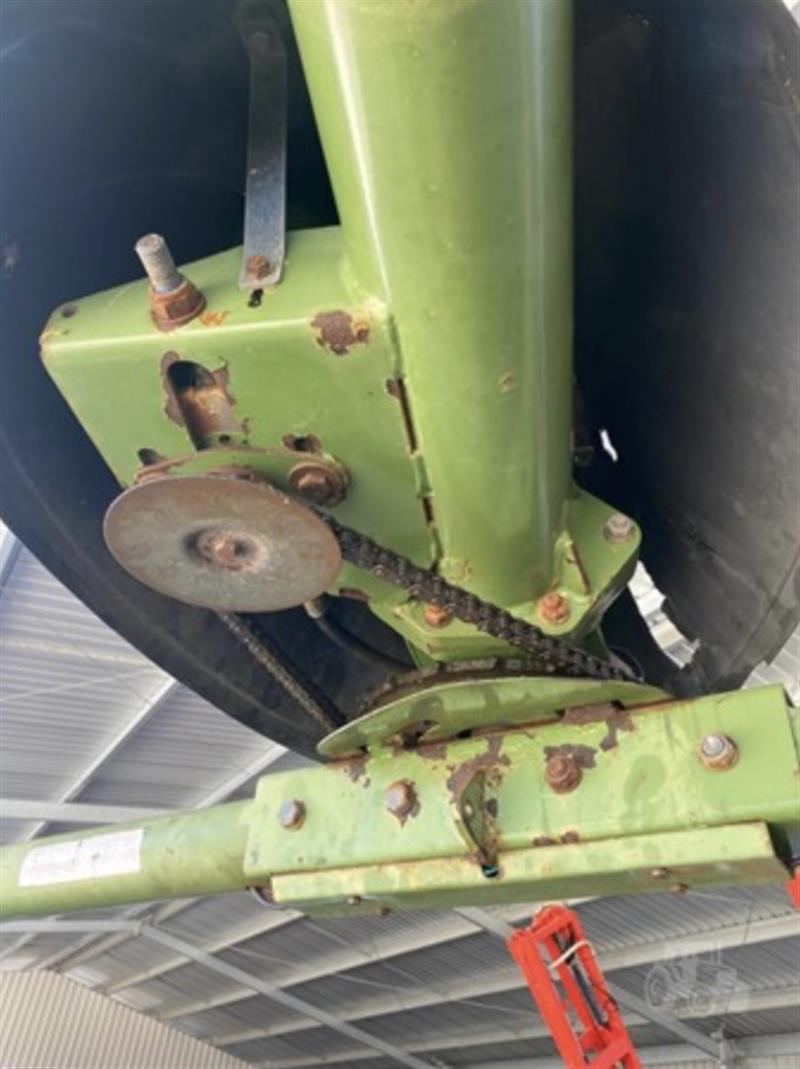 Photo 3. Elho Sideliner 1620 bale wrapper