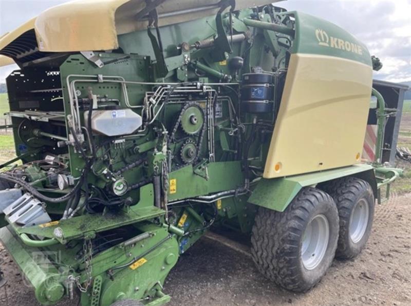 Photo 3. Krone Comprima CV150XC round baler