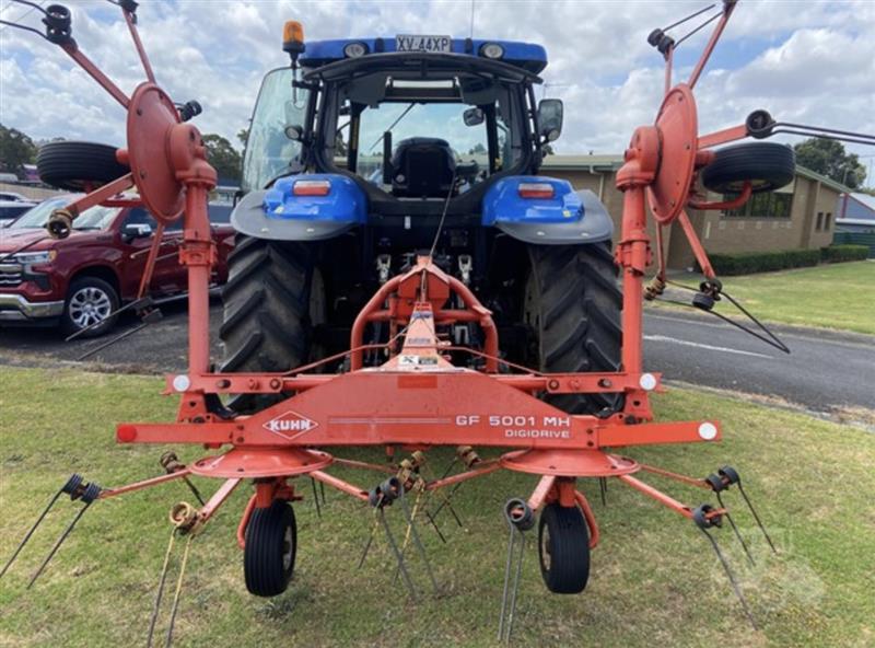 Photo 3. Kuhn GMD2800FF hay mower
