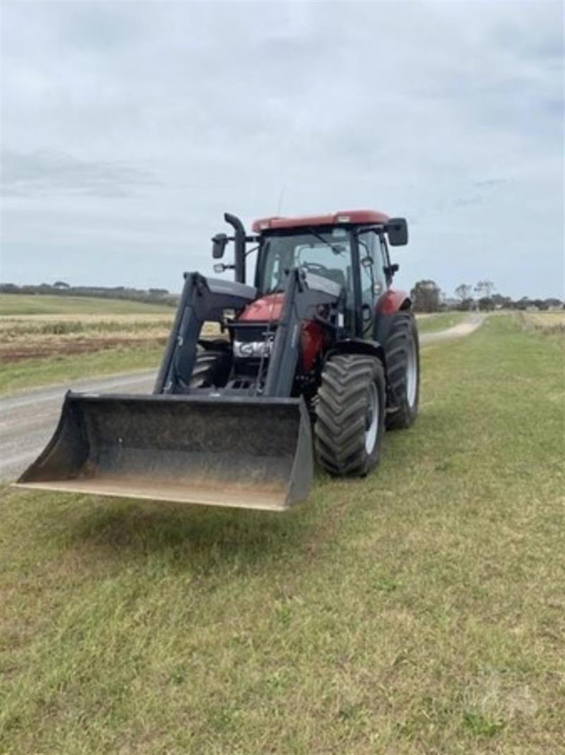 Photo 3. Case IH Maxxum 130 tractor