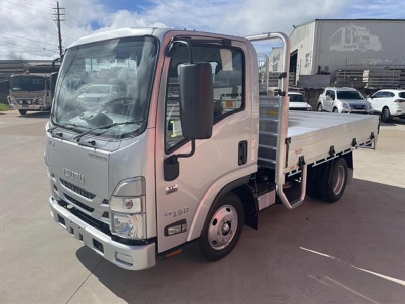 Photo 3. Isuzu NLR45-150 truck