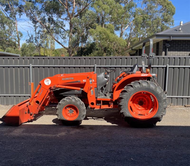 Photo 3. Kubota L5030D tractor