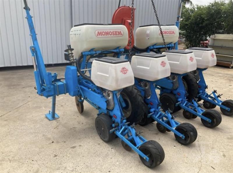 Photo 3. Monosem NG Plus 4 airseeder