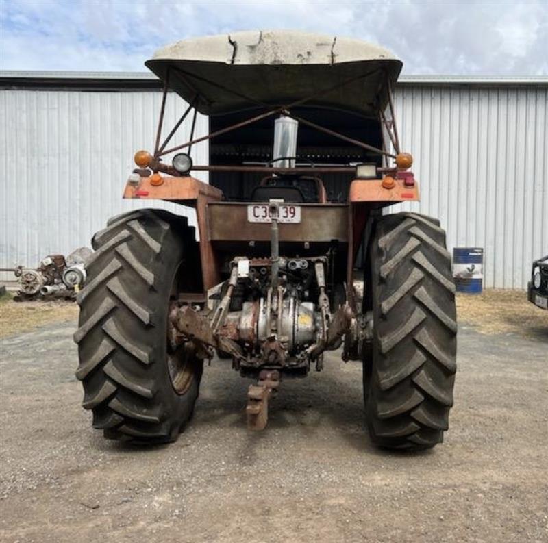 Photo 3. Massey Ferguson 1085 2wd tractor