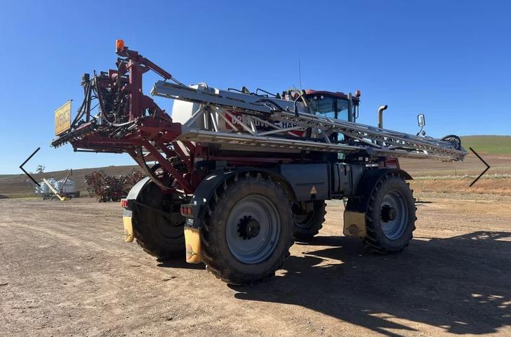 Photo 3. Hardi Saritor 6242.5 self propelled sprayer